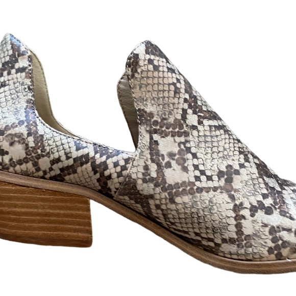 Chinese Laundry Fortune Python Bootie NWOT 8.5 - Picture 3 of 9